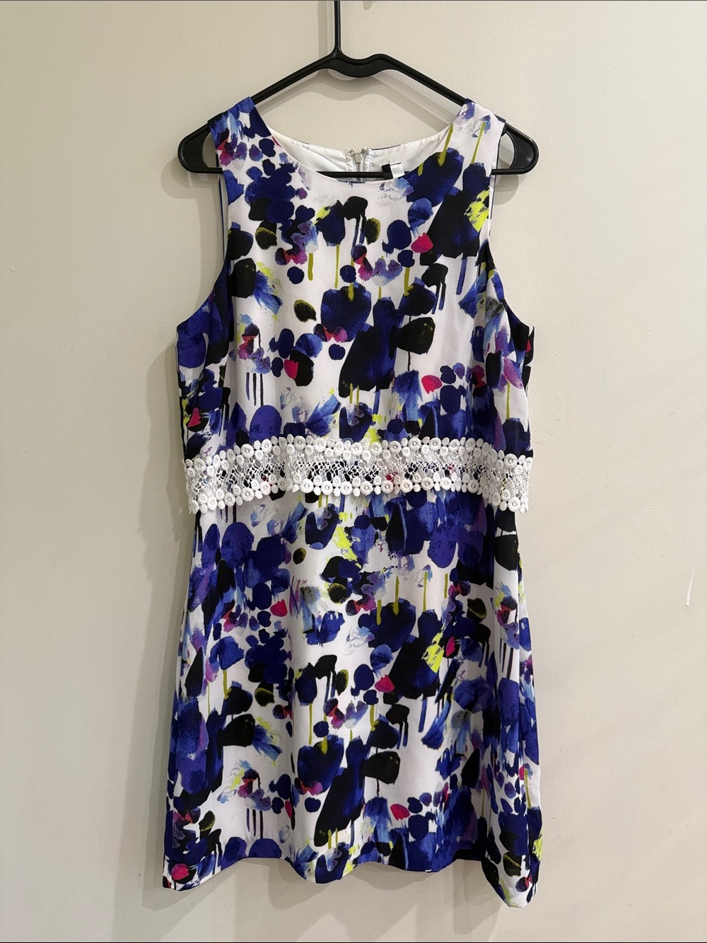 Kensie Blue and White Floral Sleeveless Dress with Lace Waist